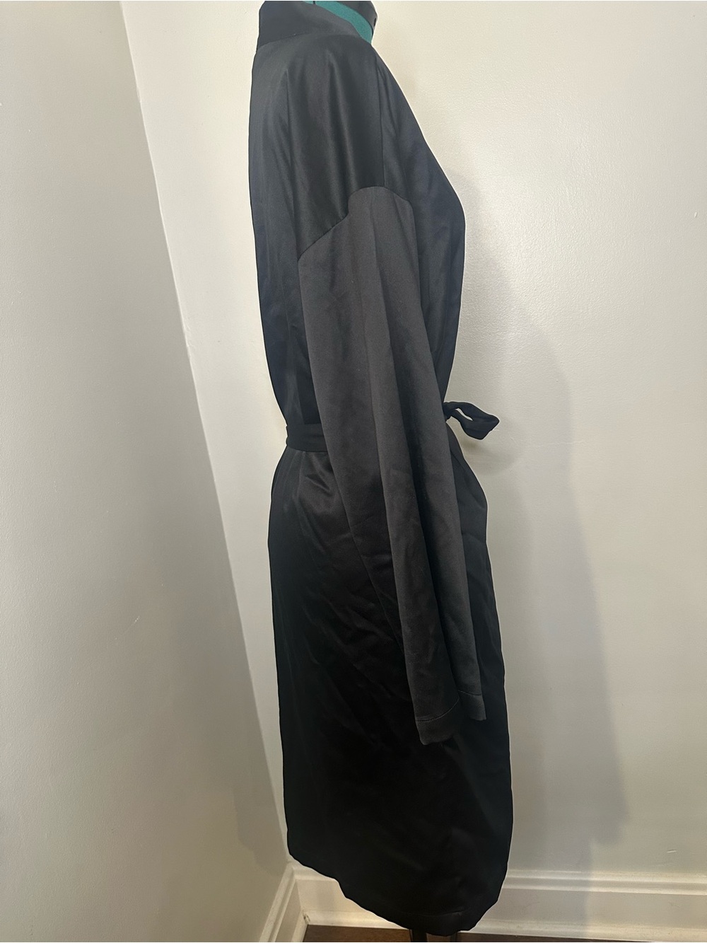 VICTORIA SECRET BLACK ROBE - Picture 3 of 10
